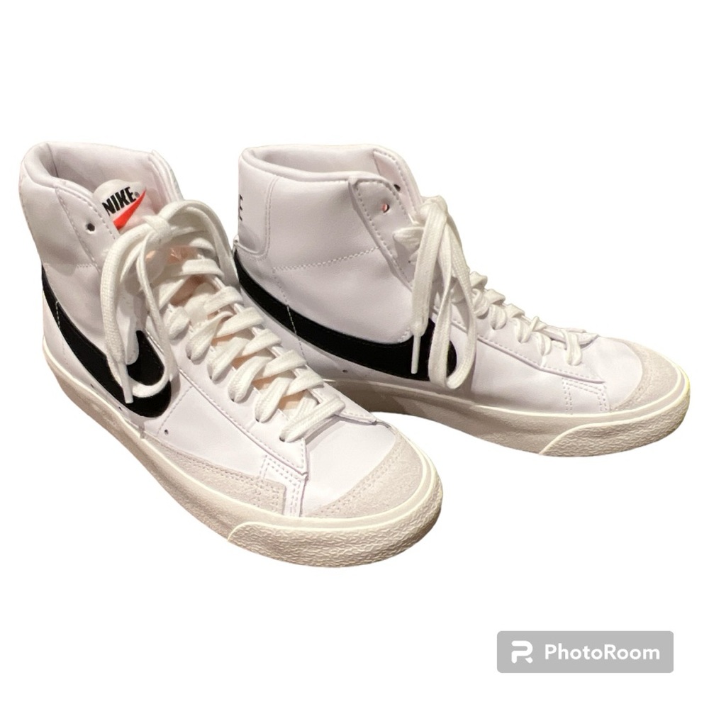 Nike women’s blazer Mid 77 sneakers NEW 7.5M white/black